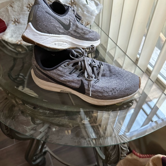 Nike - Picture 4 of 7